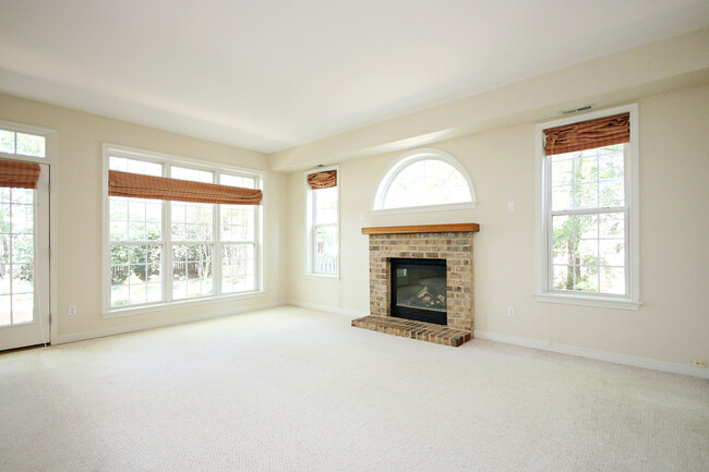 Building Photo - Spacious Foxcroft Home With Fenced Yard