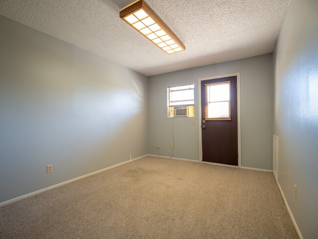 Building Photo - 1209 Hi Stirrup