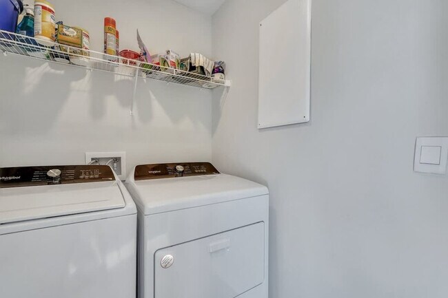 Building Photo - 321 Dogwood Cir