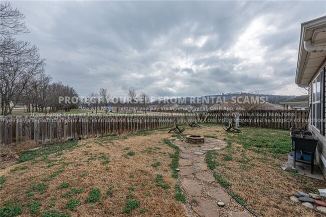 Building Photo - 1384 S Holland Dr