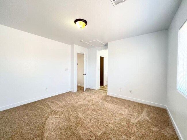 Building Photo - 5893 E Rainbow Bridge Dr