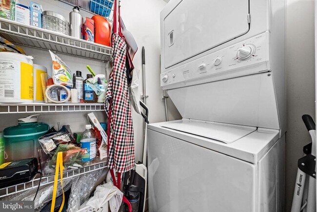 Building Photo - 631 D St NW