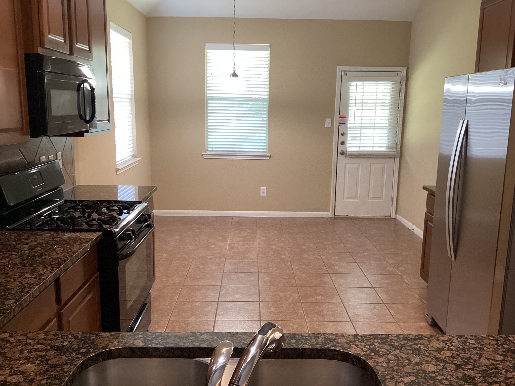 Building Photo - 26314 Longview Creek Dr