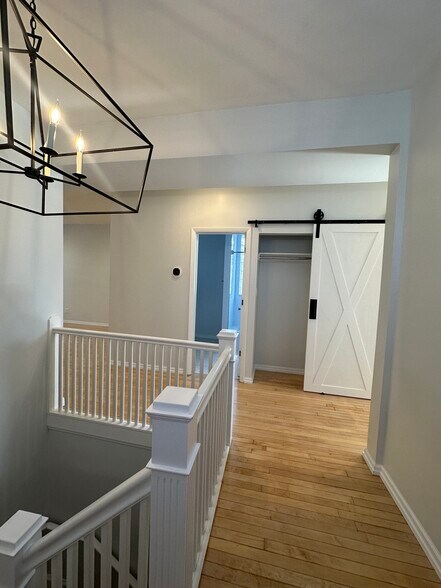 Building Photo - 2112 N Leavitt St