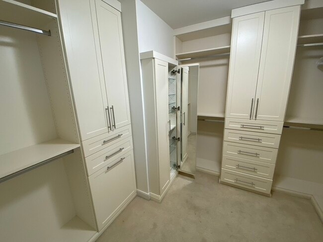 Building Photo - 60 E Monroe St