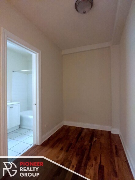 Building Photo - 1335 N Dearborn St