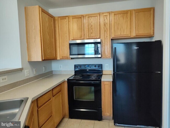 Building Photo - 2801 Forest Run Dr