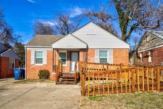 Building Photo - 2119 Hardin Dr