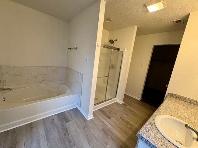 Building Photo - 6857 Maywood Cir