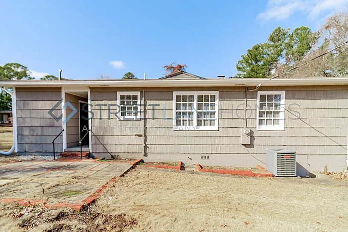 Building Photo - 831 Martinwood Rd