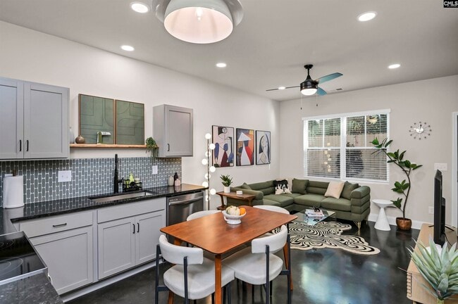 Building Photo - 816 Shull St