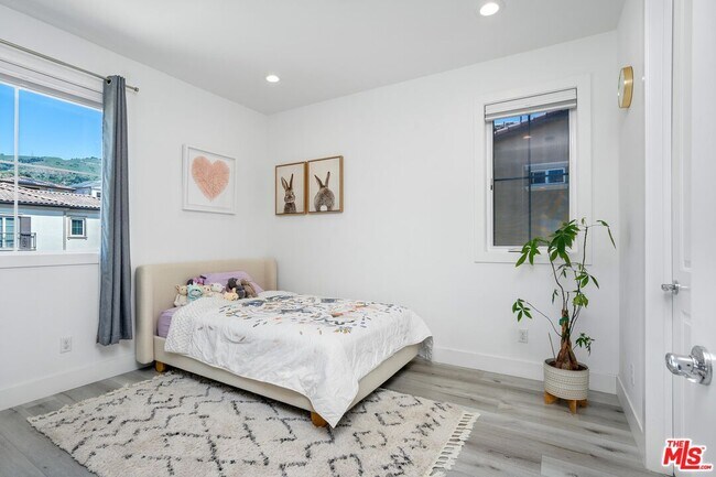 Building Photo - 20600 Bluebird Ct