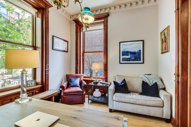 Building Photo - 2052 N Orleans St