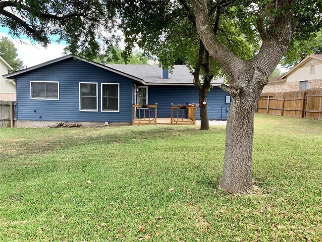 Building Photo - 1604 Middleway Rd