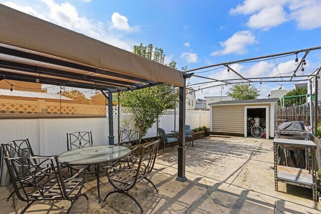 Building Photo - 98 Bergen Ave