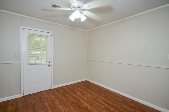 Building Photo - 1138 Perry Hill Rd