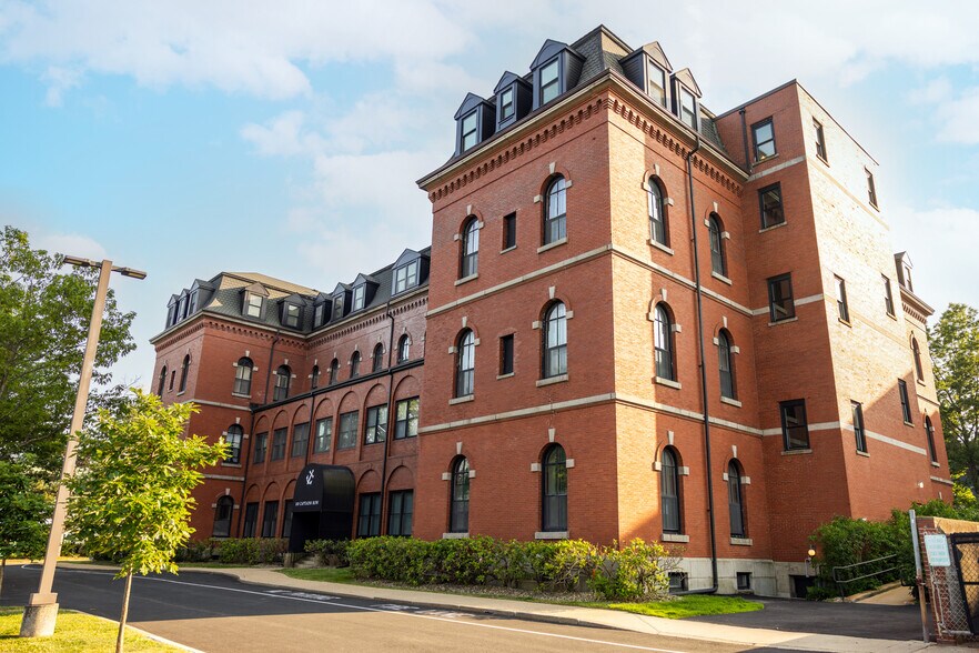 Building Photo - 100 Captains Row