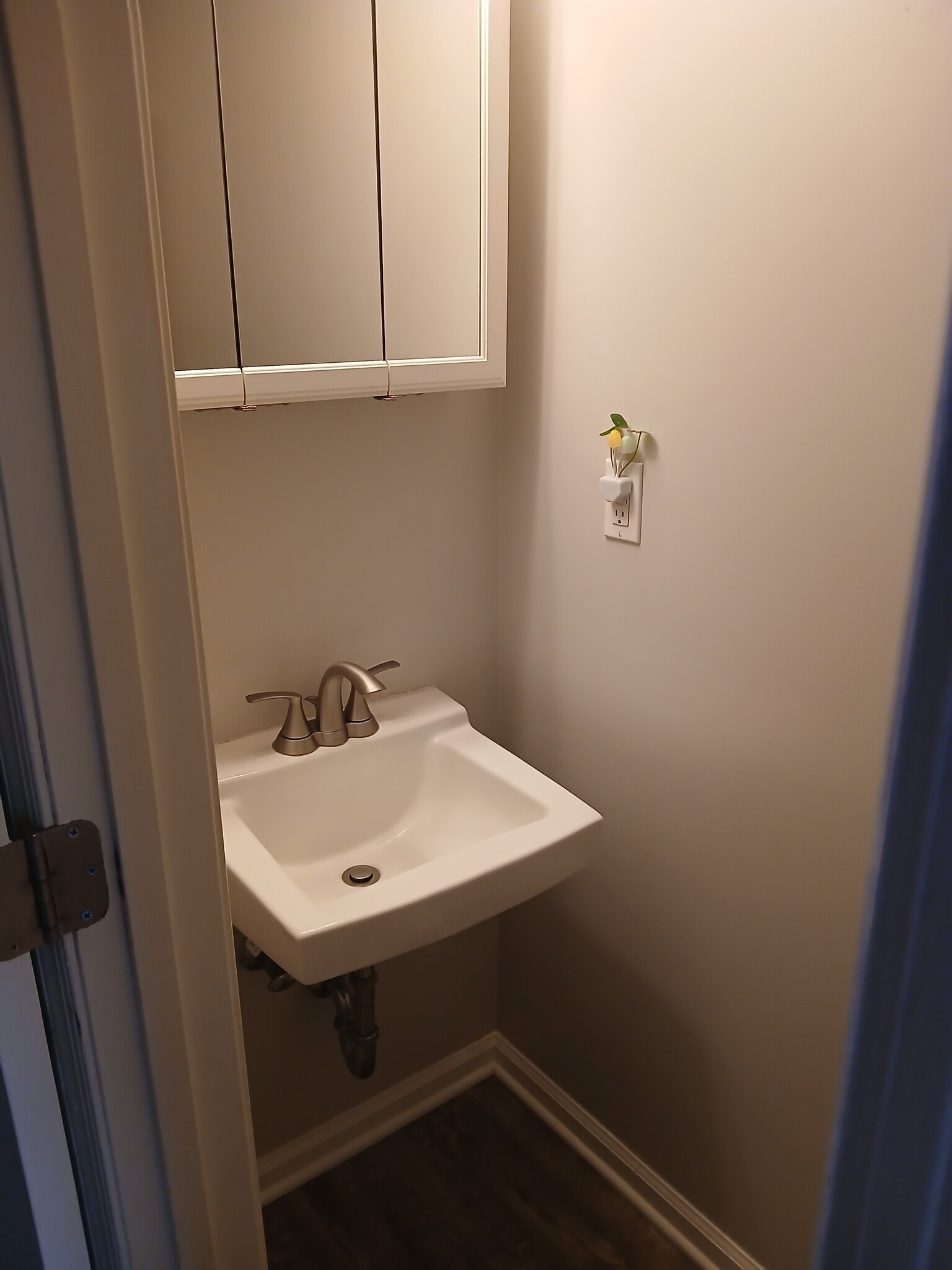 Main level half bath - 812 Cambridge Rd
