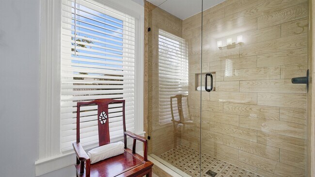 Building Photo - 14 Sanchez Ave