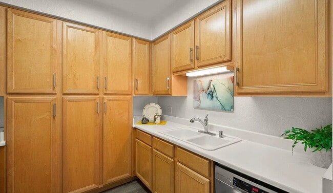 Building Photo - Charming Downtown San Jose condo located a...