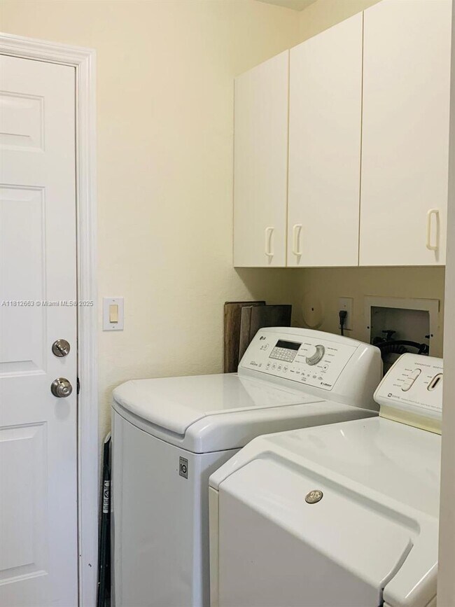 Building Photo - 16403 Sapphire Pl