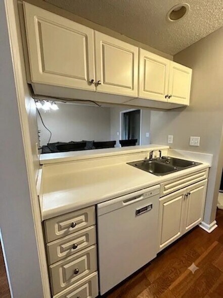 Building Photo - 906 Litchfield Way
