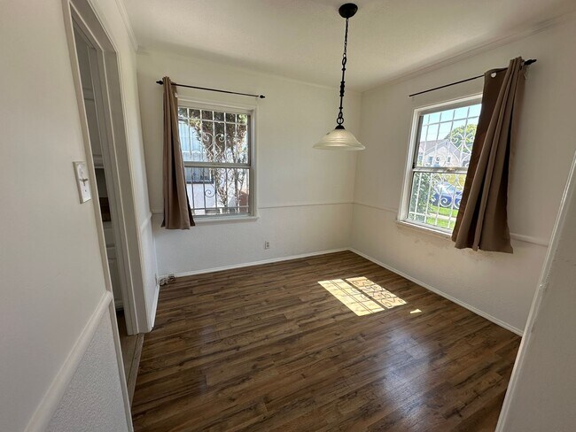 Building Photo - Single Family Home in Westmont For Rent!