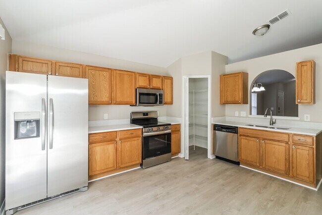 Building Photo - 17047 Ongar Ct