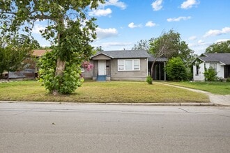 Building Photo - Updated Home • Huge Backyard • Minutes to Brooks City Base & Downtown San Antonio
