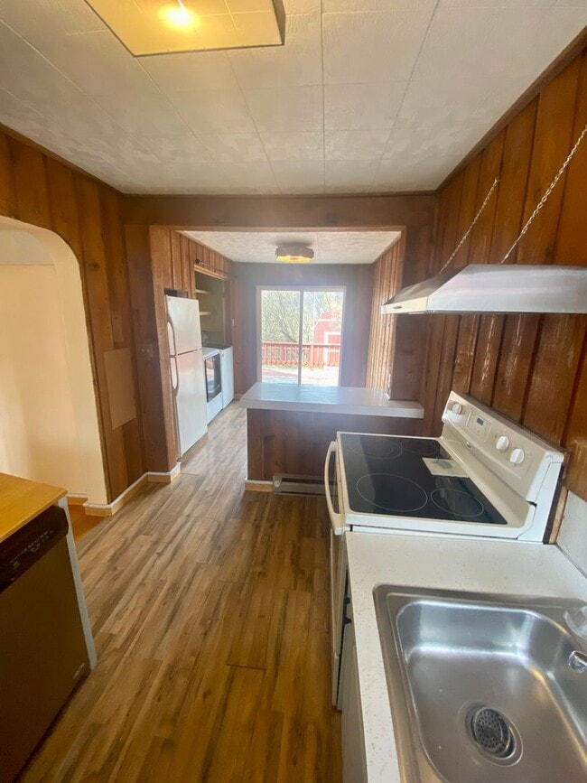 Building Photo - Whitefish River unfurnished 2 bedroom home!