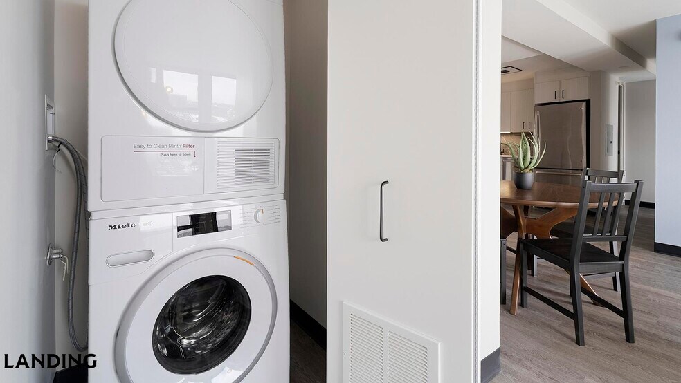 Building Photo - 1922 W Ogden Ave