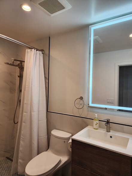 Bathroom 2 - 475 18th Ave