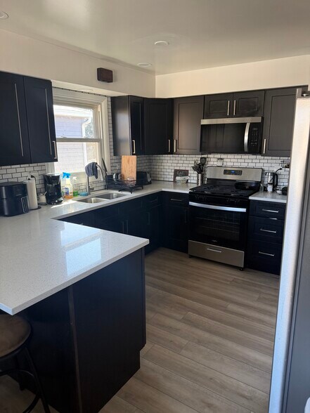 Building Photo - 1002 E Callero Cir