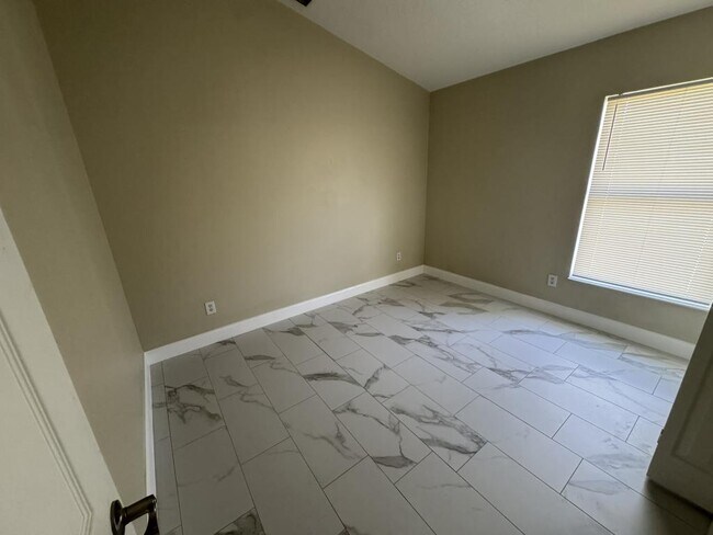 Building Photo - 2347 Blake Way