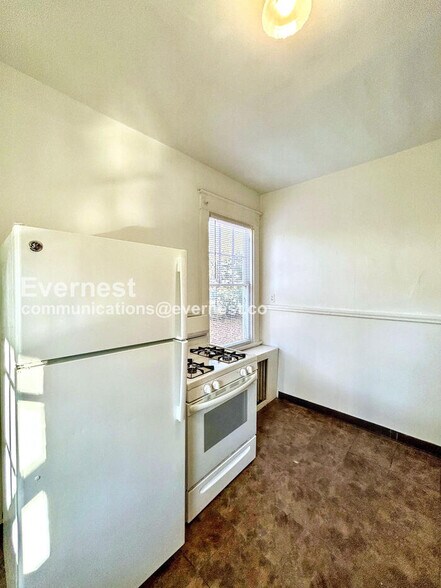 Building Photo - 3114 Barton Ave