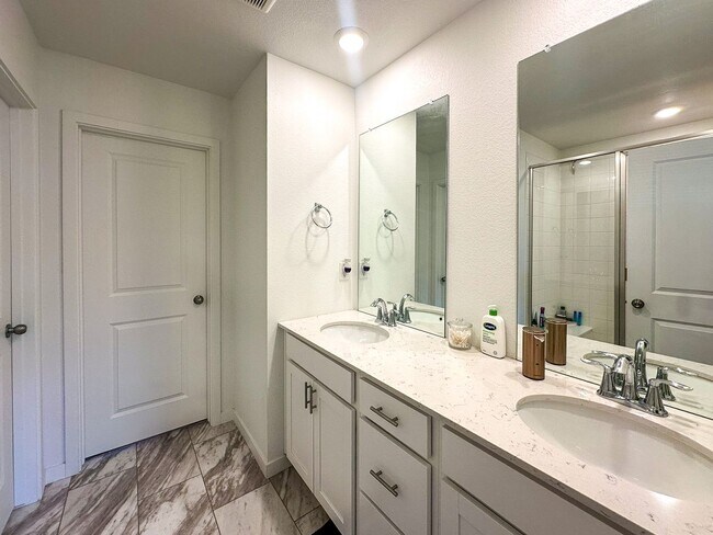 Building Photo - 9049 Bondcliff Ln
