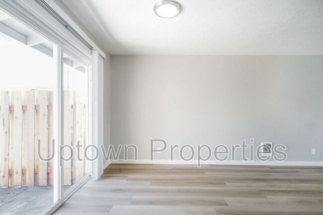Building Photo - 466 N Adair St