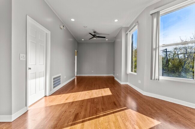 Building Photo - 803 S Karlov Ave