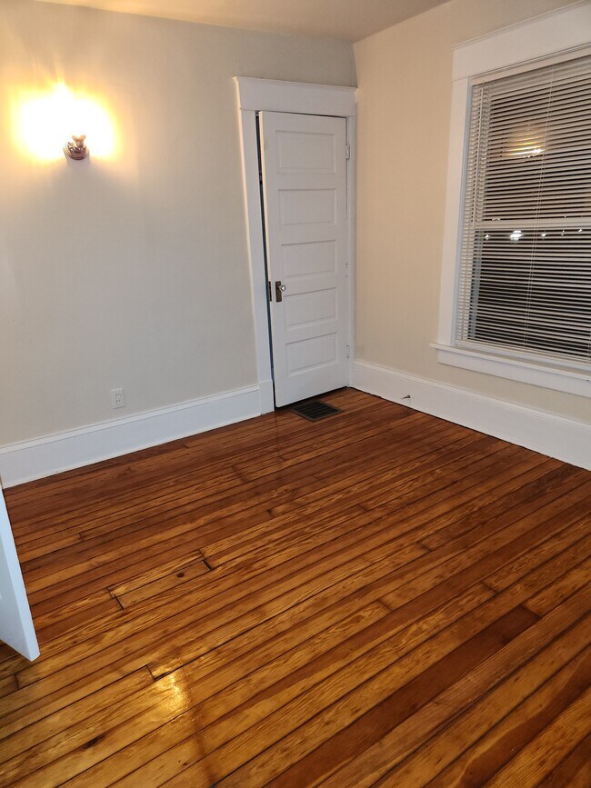 Building Photo - 715 4th St NW
