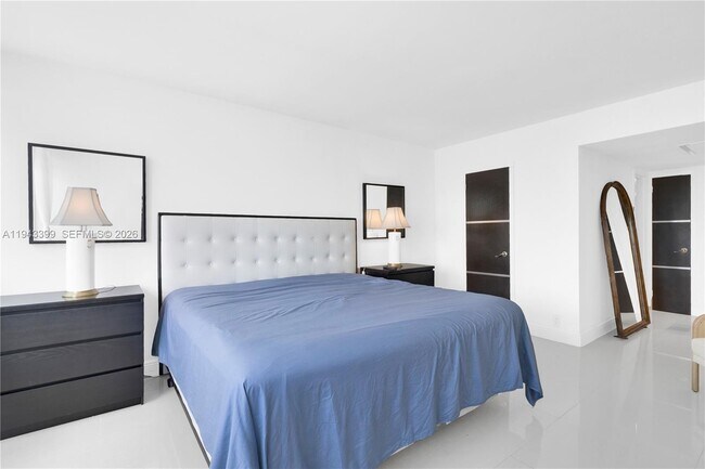 Building Photo - 3140 S Ocean Dr