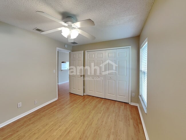 Building Photo - 12131 Woodglen Cir