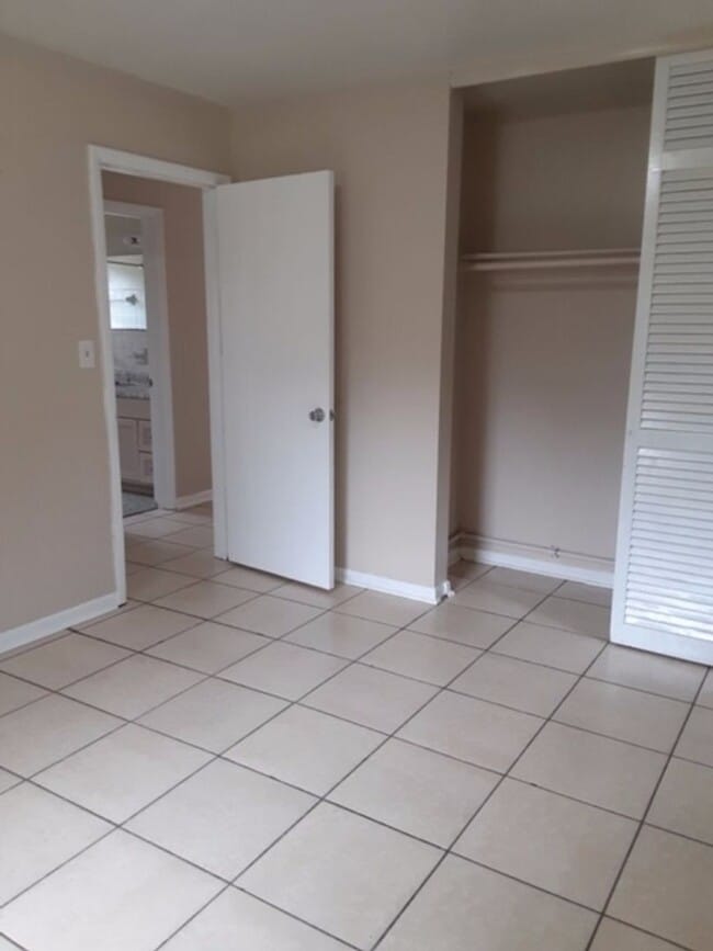 Building Photo - 3 Bed 1 Bath Home | Pet Friendly | Washer Dryer Hook Ups | Section 8 Welcome