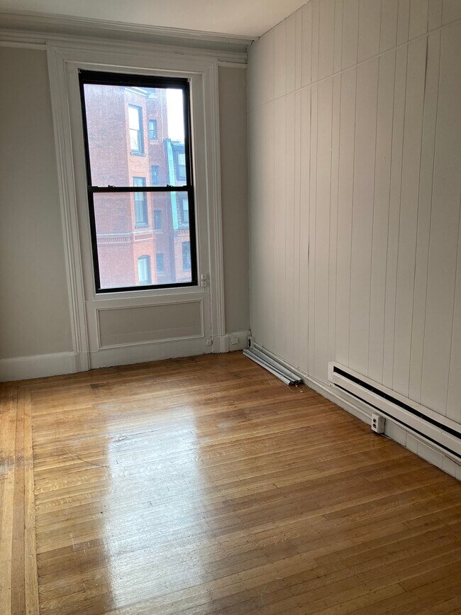 Building Photo - 403 Beacon St