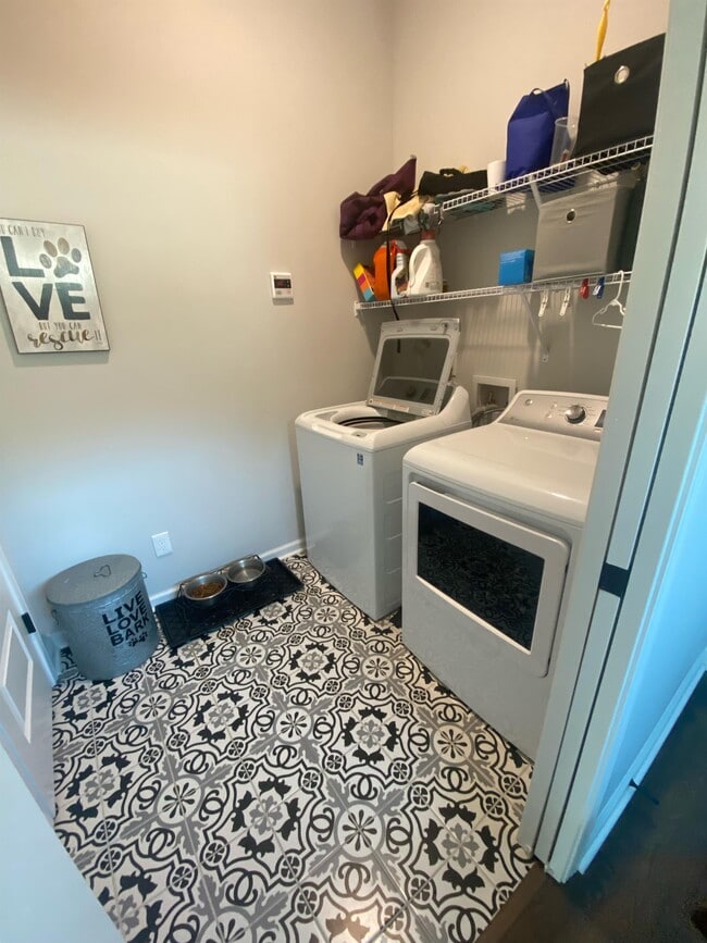 Building Photo - 9183 Helena Dr