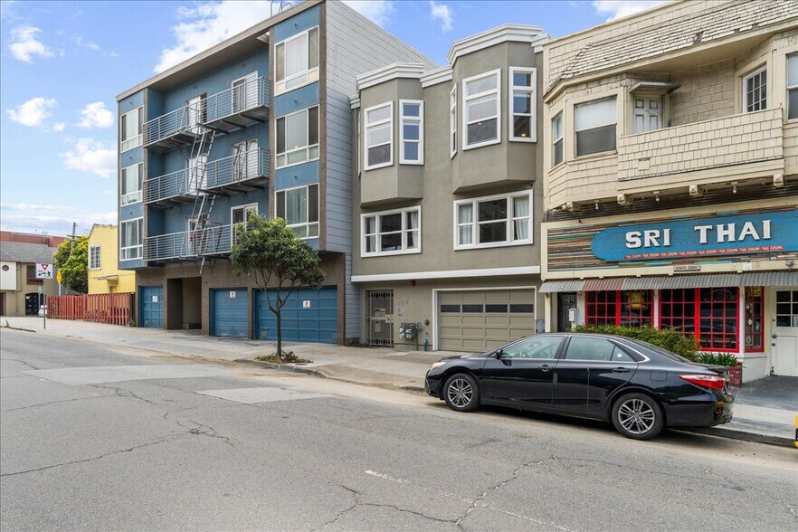 Building Photo - 4619 Lincoln Way
