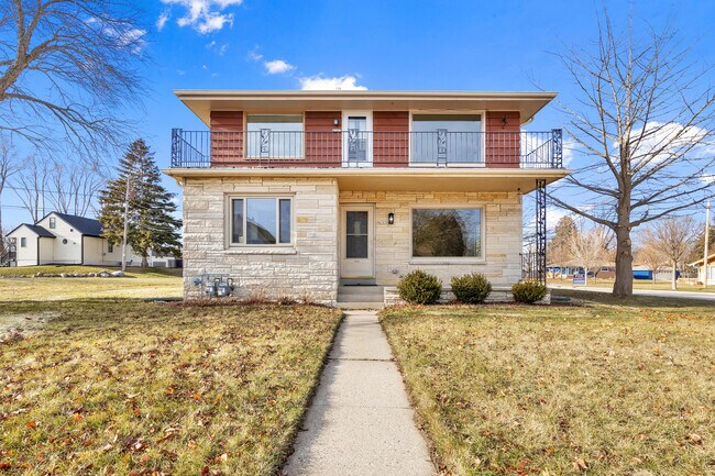 Building Photo - 4305 S Iowa Ave