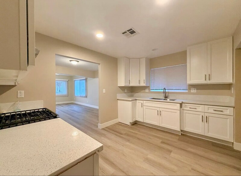 Building Photo - 1550 N Pershing Ave