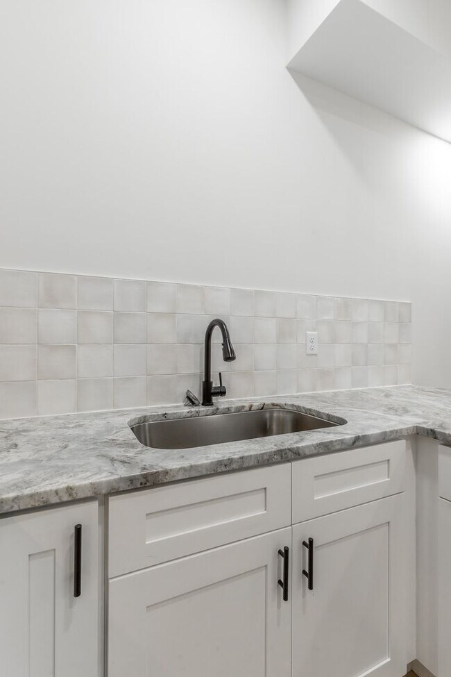 Building Photo - 1124 Garfield St