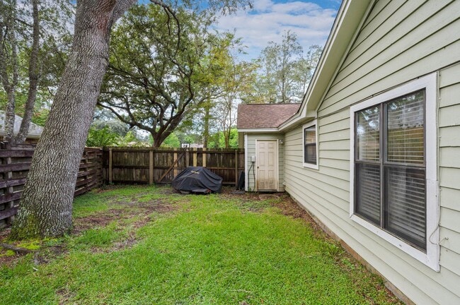 Building Photo - 615 St Martin Cove