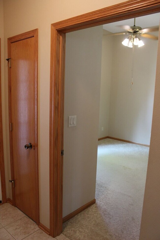 Building Photo - AVAILABLE JULY 2026!!! Incredible 3 bedroom, 2-1/2 bath duplex style condominium on Iowa City Eas...